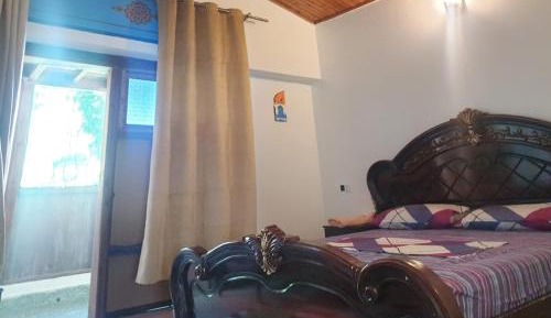 Deluxe Two-Bedroom Apartment with Garden View