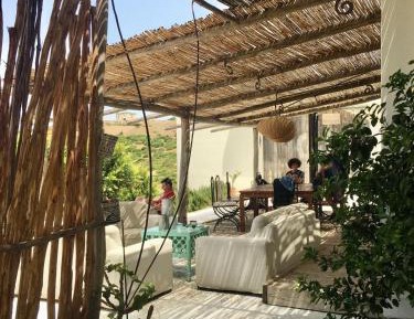 Deluxe Double Room (2 Adults + 1 Child)