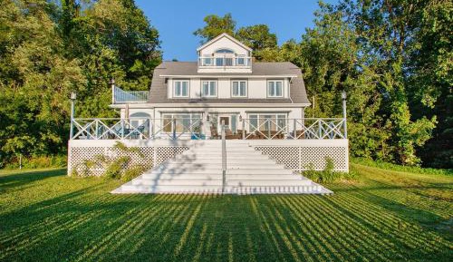 Seven-Bedroom House