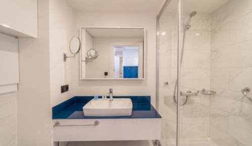 Two-Bedroom Apartment with Mountain View