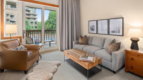 King Studio with Sofa Bed