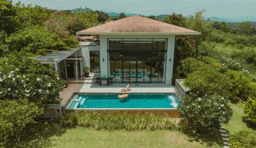 Panoramic Pool Villa with Temperature-Controlled Pool