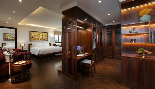Connecting Room