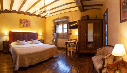 Double or Twin Room with Mountain View
