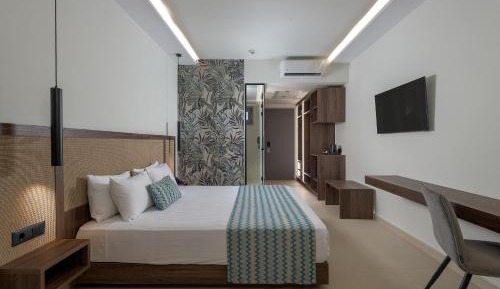 Double Room with Pool View, Shared Pool and Balcony