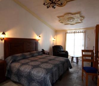 Queen Suite with Spa Bath