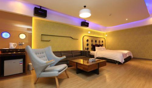 Standard Queen Room