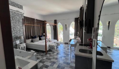 Studio with Spa Bath