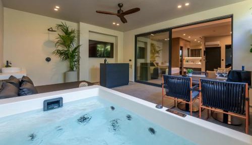 Suite with Hot Tub