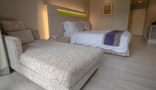 Deluxe Mountain View Twin Bed