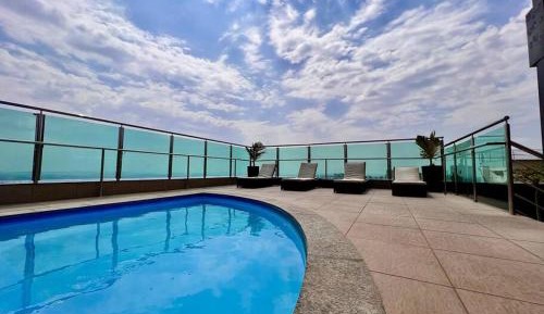 One-Bedroom Apartment with City View