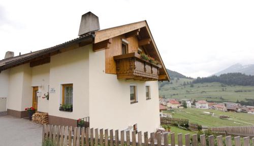 Apartment with Mountain View