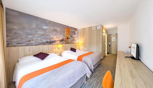Classic Double Room with Two Double Beds