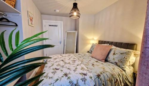 Two-Bedroom Deluxe Apartment with Harbor View