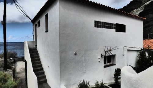 Deluxe One-Bedroom Apartment with Ocean View