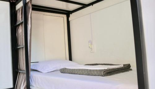 6-Bed Mixed Dormitory Room