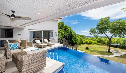 Four-Bedroom Holiday Home