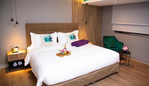 Deluxe Suite with Spa Bath