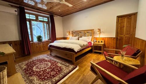 Deluxe Double Room (2 Adults + 1 Child)