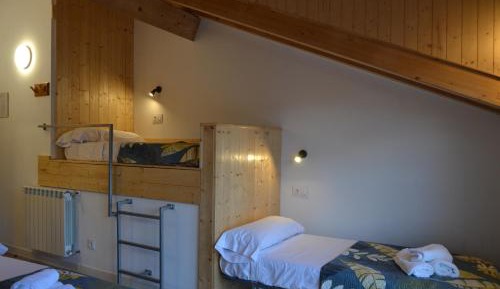 Quadruple Room with Private Bathroom