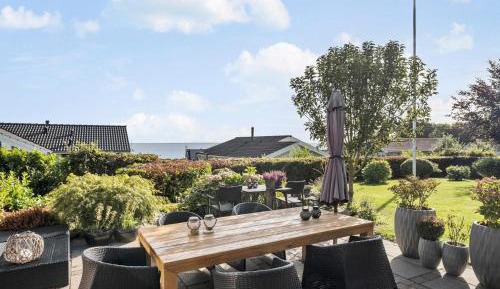 Three-Bedroom Holiday Home 