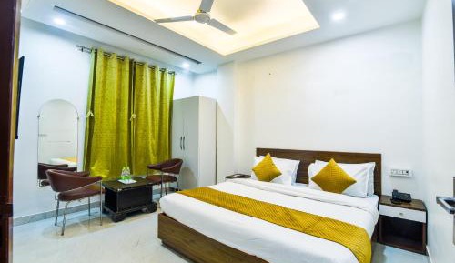 Deluxe Double Room (2 Adults + 1 Child)
