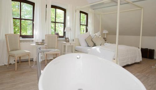 Deluxe Double Room with Bath