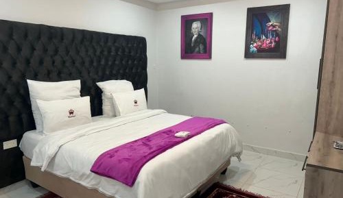 Deluxe King Suite