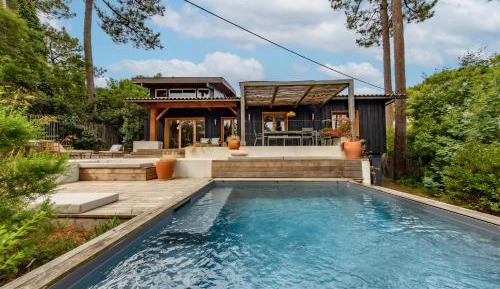Villa with Garden View