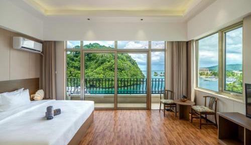 Deluxe King Suite