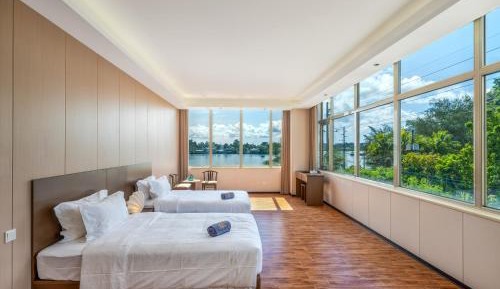 Deluxe Suite with Sea View