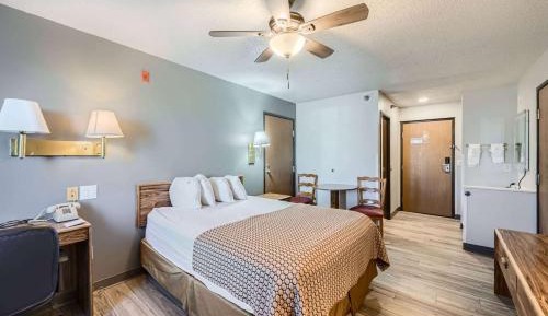Queen Room - Disability Access/Non-Smoking