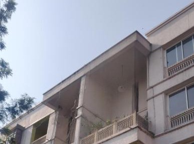 Four-Bedroom Apartment with Balcony 