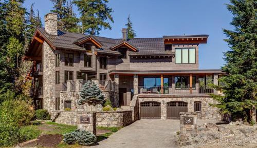 Seven-Bedroom Holiday Home