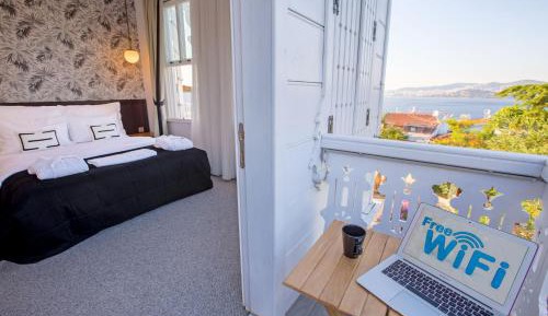 Deluxe Double Room with Balcony and Sea View