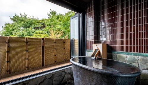 Standard Twin Room with Tatami Area with Semi Open-Air Bath (36㎡)