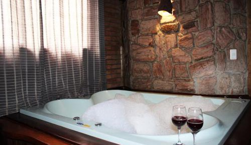 Queen Suite with Spa Bath