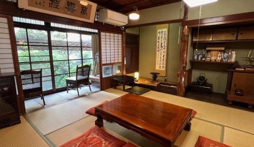 Japanese-Style Deluxe Twin Room with Shared Bathroom