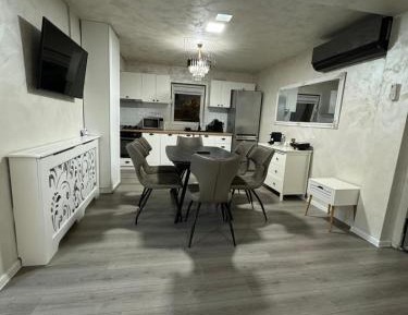 Two-Bedroom Deluxe Apartment