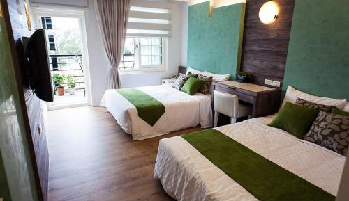 Quadruple Room with Street View