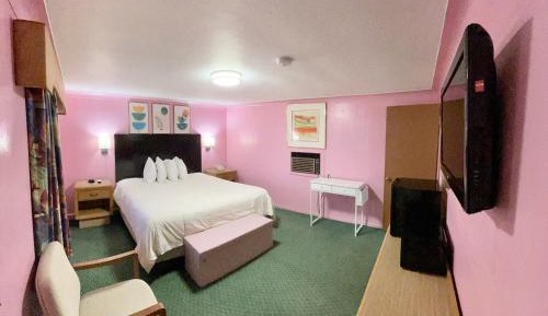 Standard King Room - Non-Smoking 