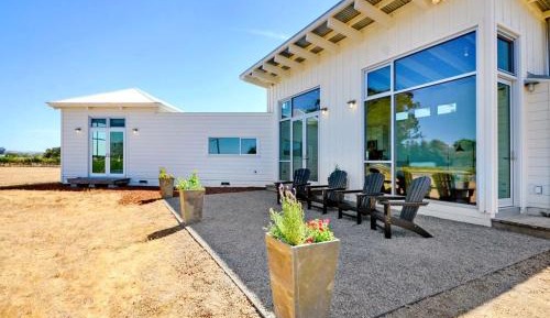 One-Bedroom Holiday Home