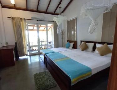 Deluxe Triple Room with Balcony & Sea View