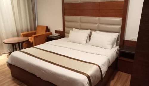 Royale Deluxe Room