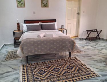 Deluxe Queen Suite
