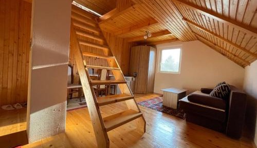 Apartment with Mountain View