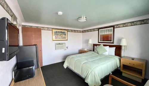 Standard Queen Room - Non-Smoking 