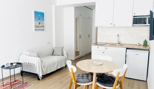 Apartment with Mountain View