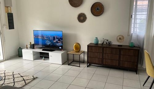 Apartment with Pool View 