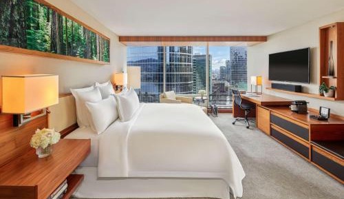 Deluxe City View Room with King Bed